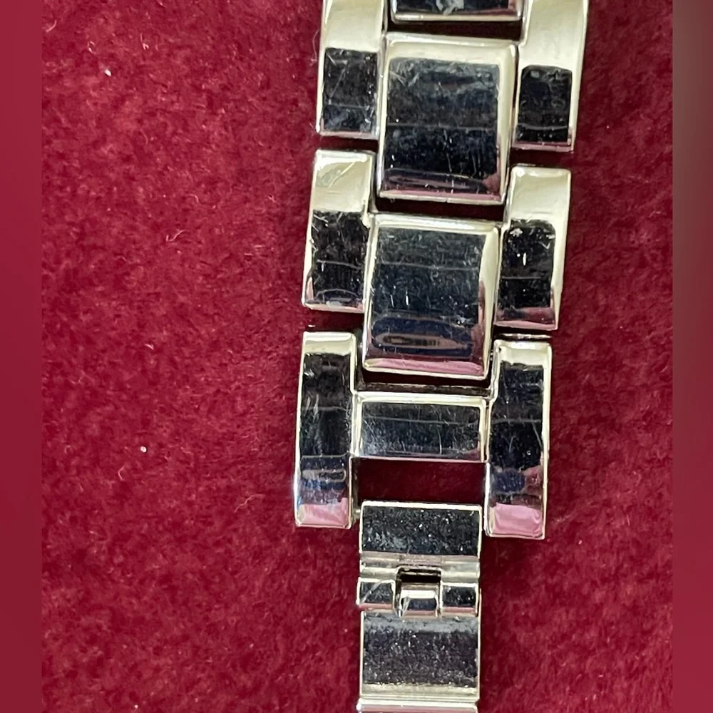 VGC Vintage AVON Floating Charms Silver tone Wristwatch. - Picture 15 of 16